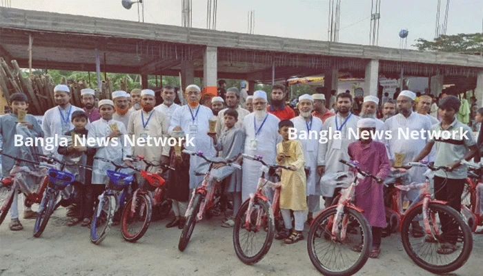 টানা ৪০ দিন জামাতে নামাজ আদায় করে সাইকেল পেল ৯ শিশু-কিশোর