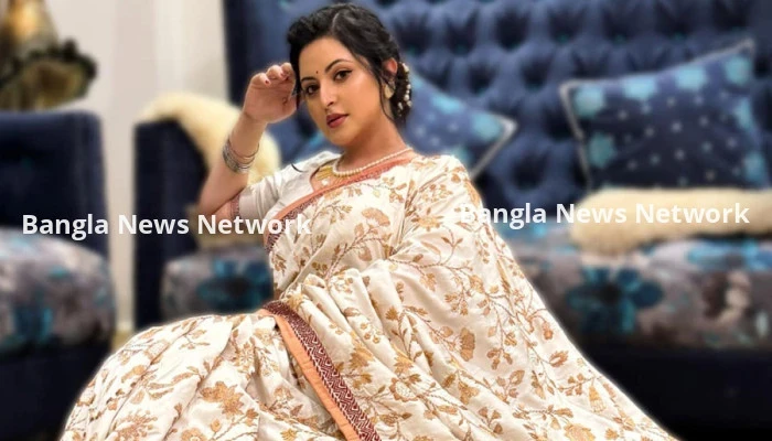 আল্লাহ কিছু নেয়ার আগে কিছু দিয়েও দেন : পরীমণি