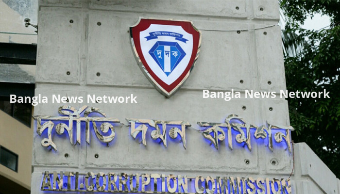 রাজস্ব কর্মকর্তার বিরুদ্ধে স্ত্রী- মেয়ের নামে অবৈধ সম্পদ রাখার অভিযোগ