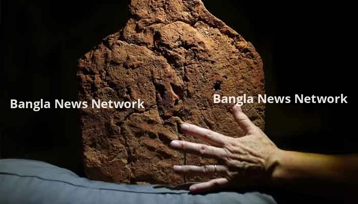 চার হাজার বছরের পুরনো মৃৎশিল্পে আবিষ্কৃত প্রাচীন মিসরীয় কুমারির হাতের ছাপ