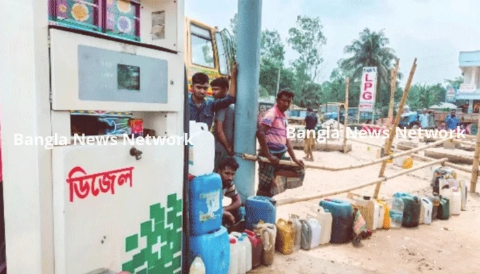 সরিষাবাড়ীতে কৃষি কার্ড নিয়ে পাম্পে পাম্পে ঘুরছেন কৃষক