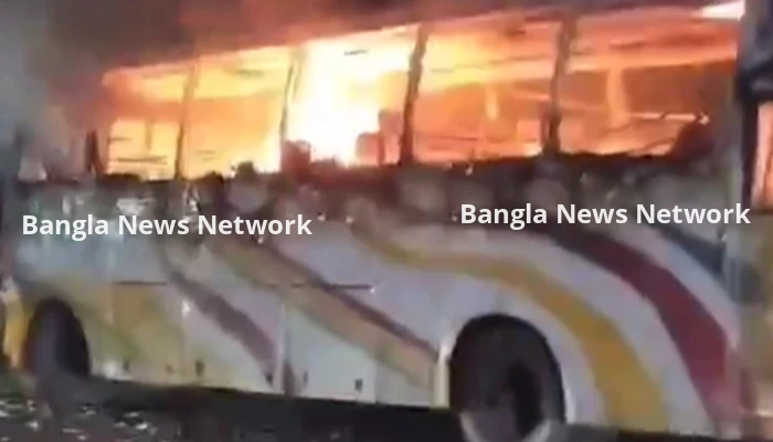 ফরিদপুরে বাসে আগুন
