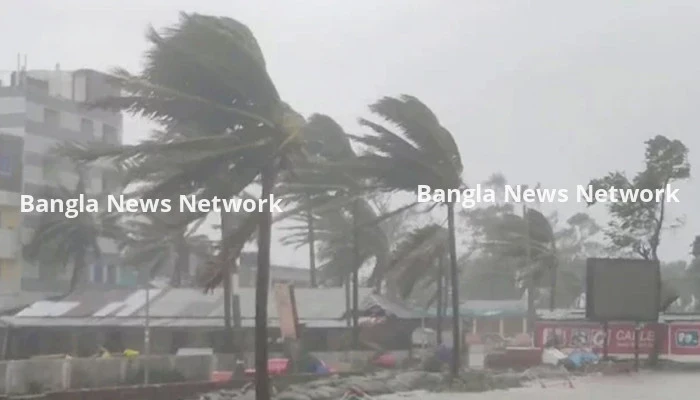 দুপুরের মধ্যে ১৬ জেলায় ৬০ কিমি বেগে ঝড়ের পূর্বাভাস