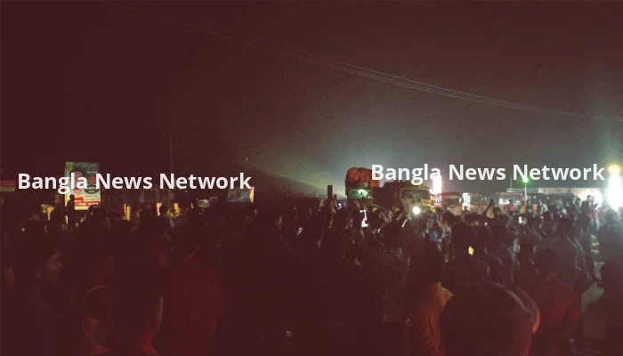 পরীক্ষার আগের দিনও প্রবেশপত্র পায়নি শিক্ষার্থীরা, প্রতিবাদে রাতেই মহাসড়ক অবরোধ